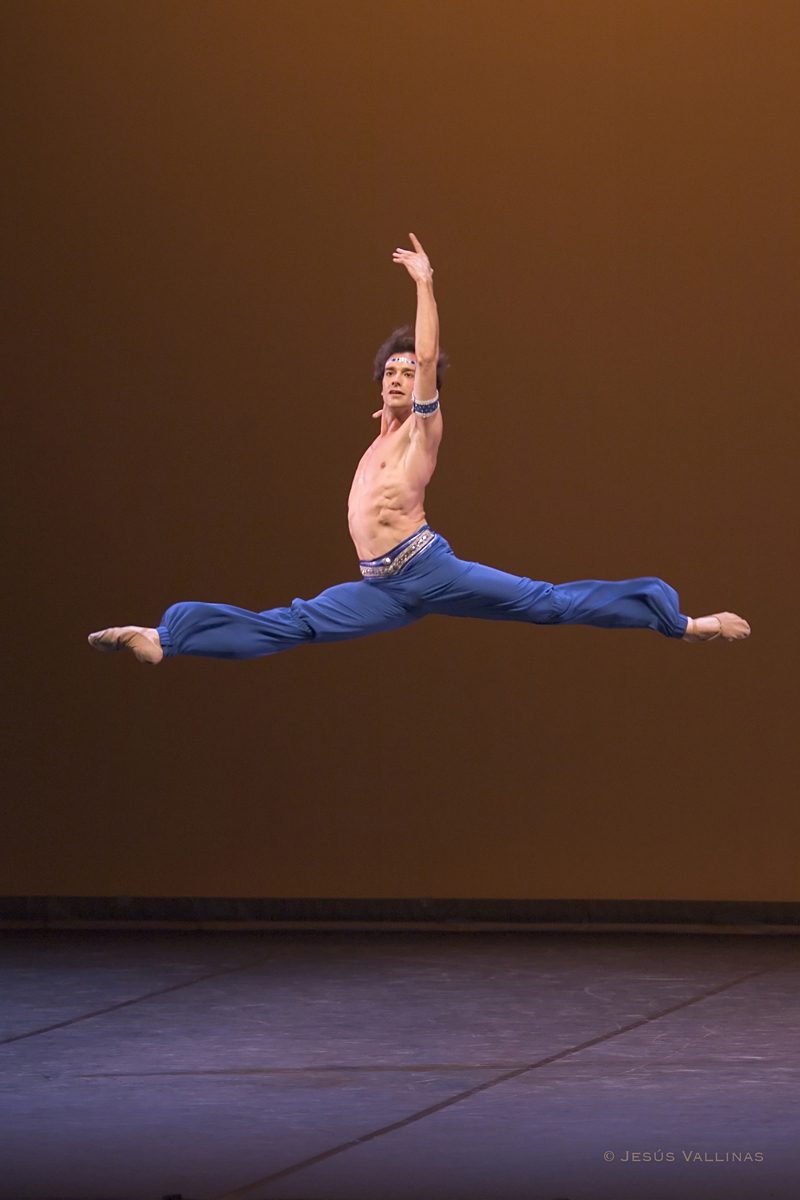 Óscar Torrado en un gran salto